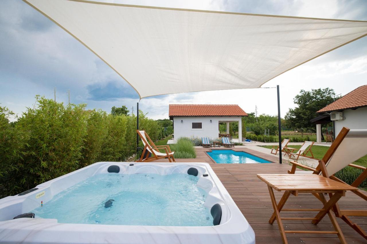 Villa Ena With Pool & Jacuzzi Donji Kasic Exteriör bild