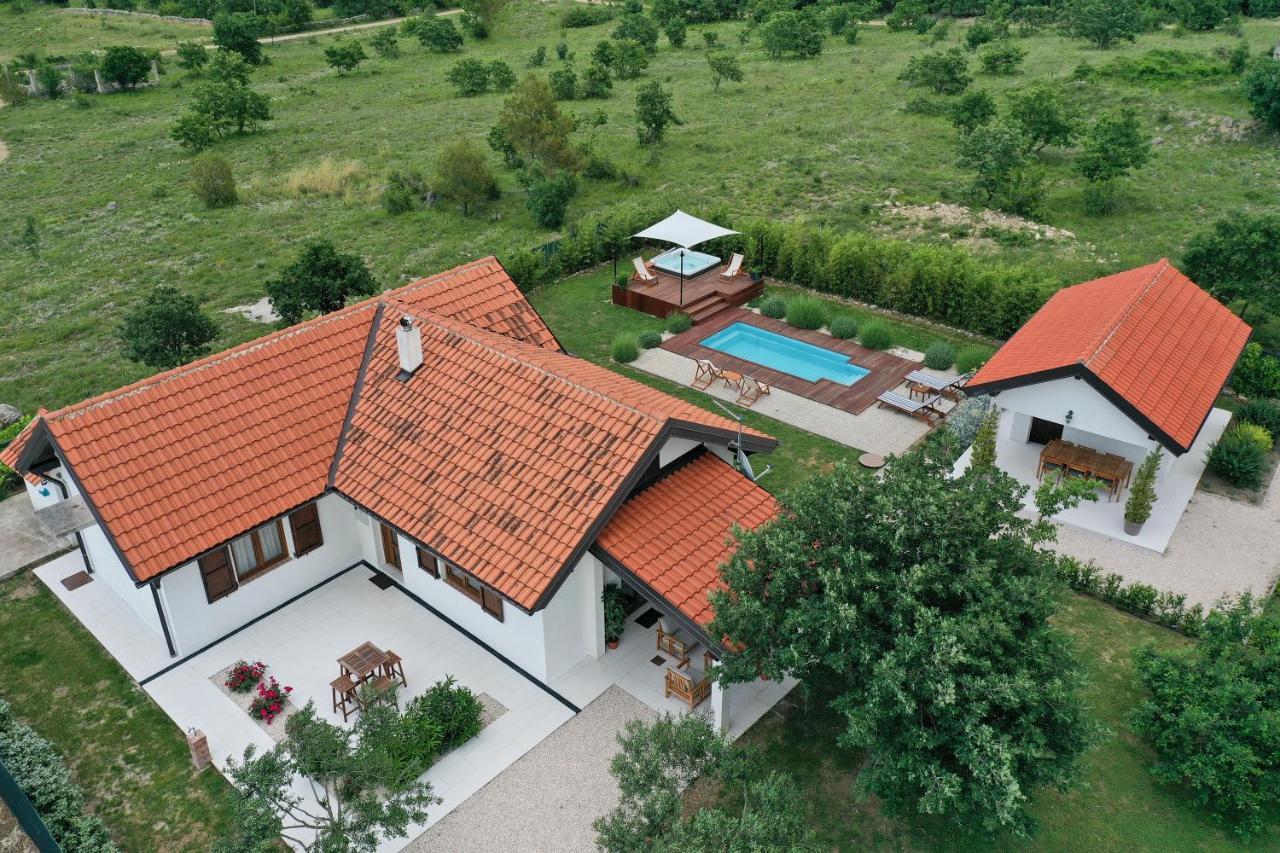 Villa Ena With Pool & Jacuzzi Donji Kasic Exteriör bild