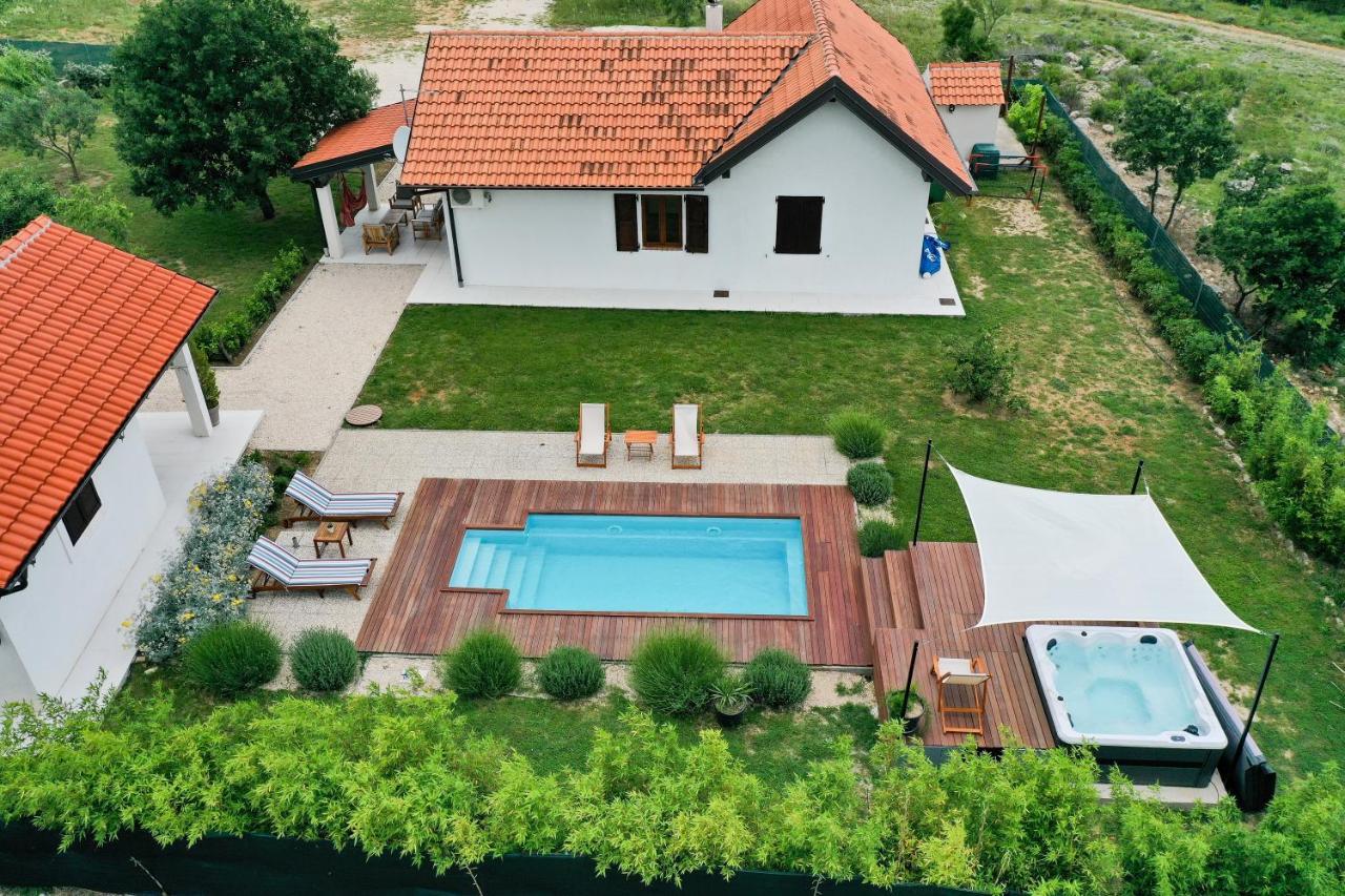 Villa Ena With Pool & Jacuzzi Donji Kasic Exteriör bild