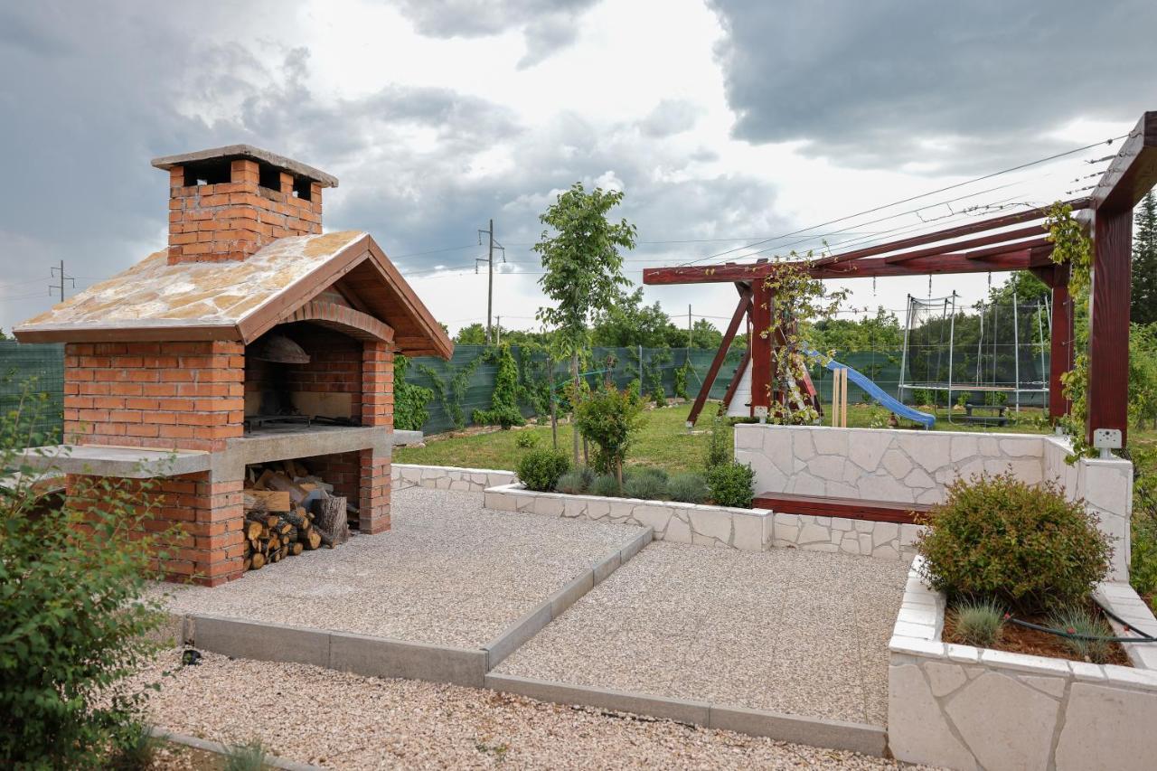 Villa Ena With Pool & Jacuzzi Donji Kasic Exteriör bild