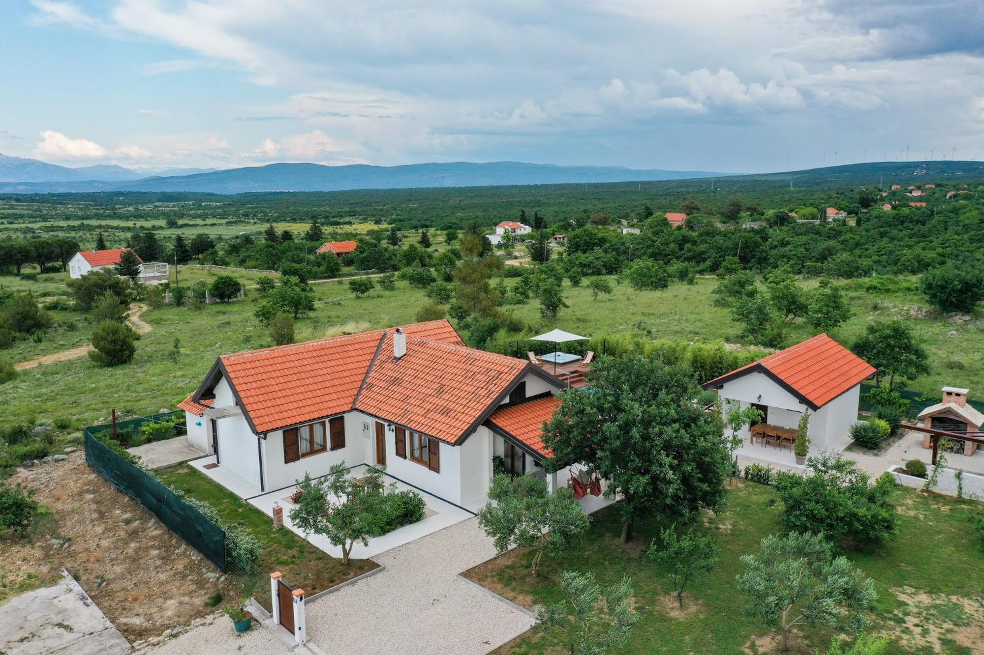 Villa Ena With Pool & Jacuzzi Donji Kasic Exteriör bild